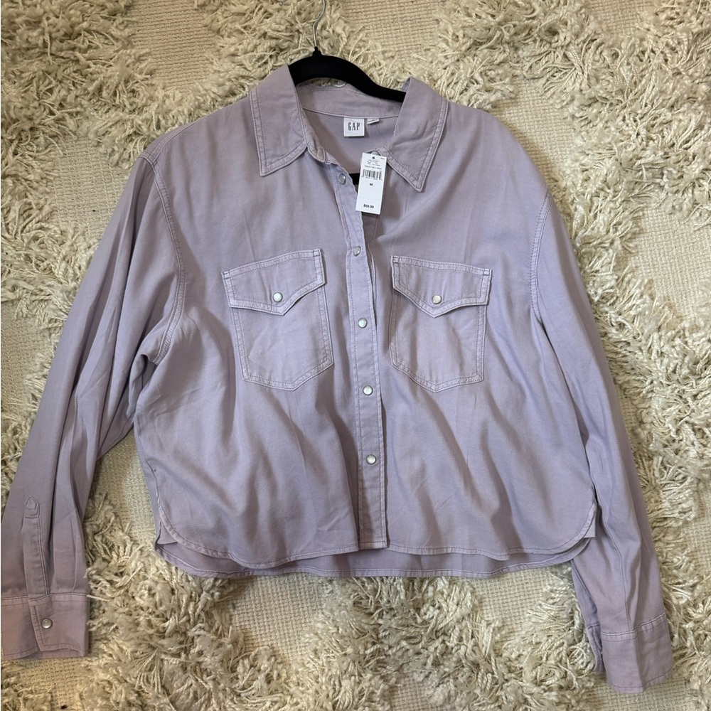 NWT GAP Light Lavender Button Up Shirt with Pearl White Snap Buttons